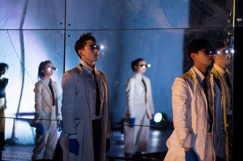 在这个怪诞的夜晚，有一场寻找爱情归宿的奇妙之旅,爱情,归宿,夜晚,导演,孟京辉,戏剧,蜂巢剧场,灯光,张洪宇,刘鸿飞