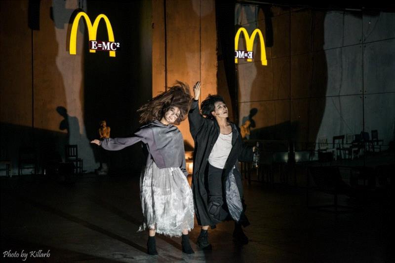 在这个怪诞的夜晚，有一场寻找爱情归宿的奇妙之旅,爱情,归宿,夜晚,导演,孟京辉,戏剧,蜂巢剧场,灯光,张洪宇,刘鸿飞