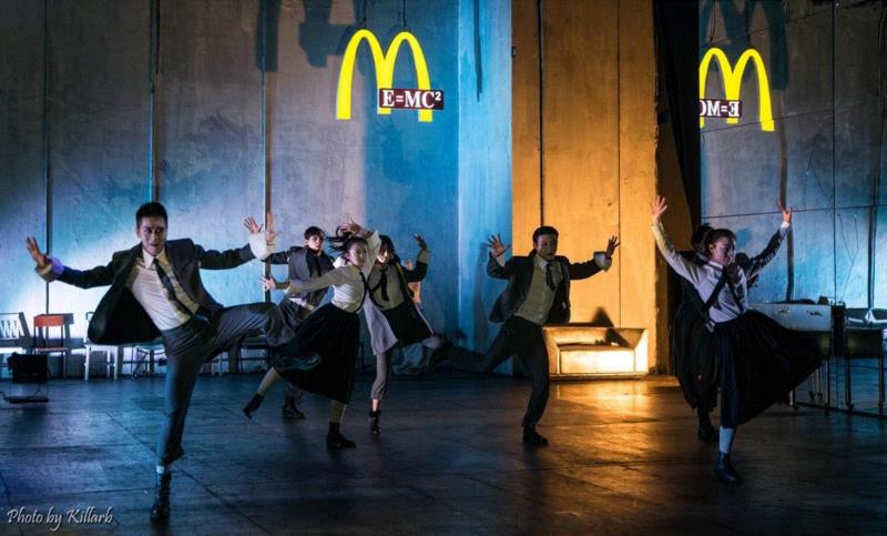 在这个怪诞的夜晚，有一场寻找爱情归宿的奇妙之旅,爱情,归宿,夜晚,导演,孟京辉,戏剧,蜂巢剧场,灯光,张洪宇,刘鸿飞