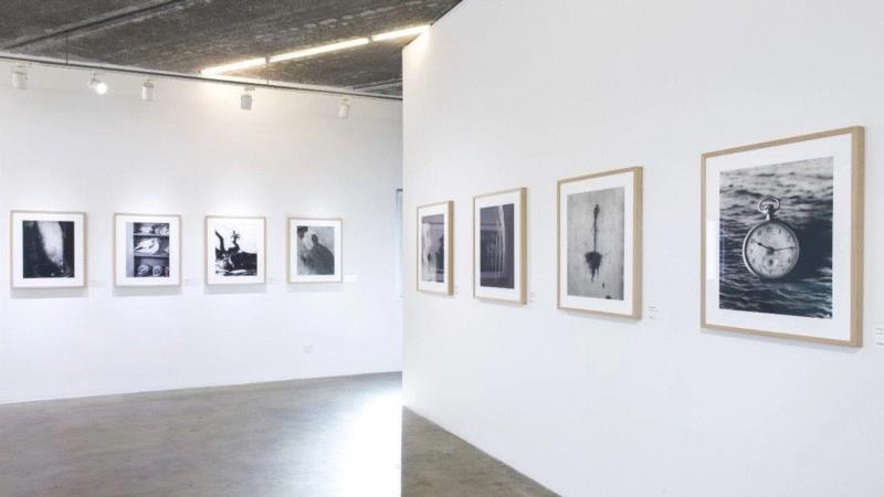 《韩国影汇》系列专访｜艺术家具本昌：镜头像一个“小偷”,韩国,家具,本昌,小偷,影汇,首尔,三影堂摄影奖,三影堂,评委,相机