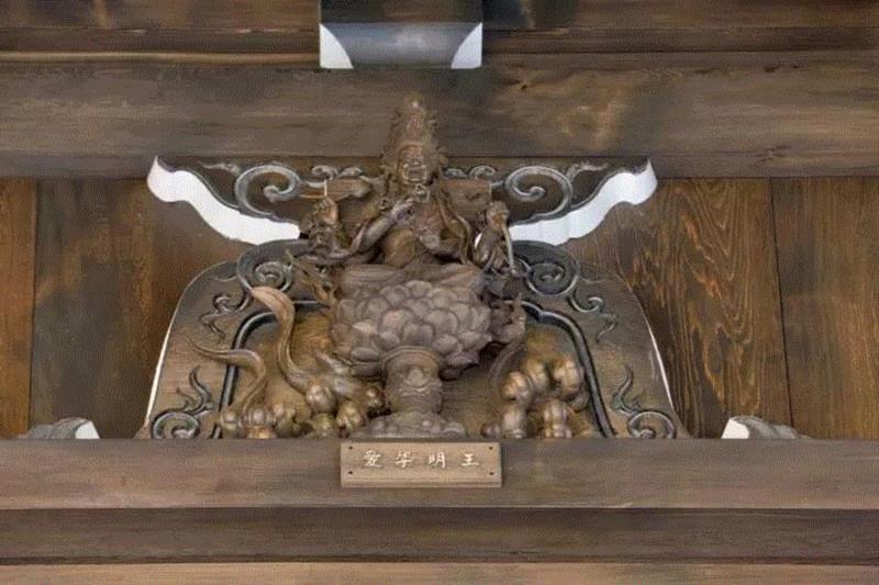 赏析丨大气磅礴，雕刻之美！,雕刻,卫荣,巨匠,上方,右上