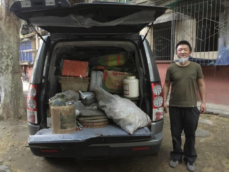 欧阳春在西安寻找素材,前后共运了六十多车,艺术家 | 欧阳春个展《凡夫俗子》前夕一篇原名《乐与路》的文章,欧阳春,凡夫俗子,原名,前夕,乐与路,装置,绘画,香格纳画廊,西安,记忆