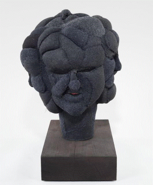 路易丝·布尔乔亚，《无题》，2002，? The Easton Foundation / VAGA 