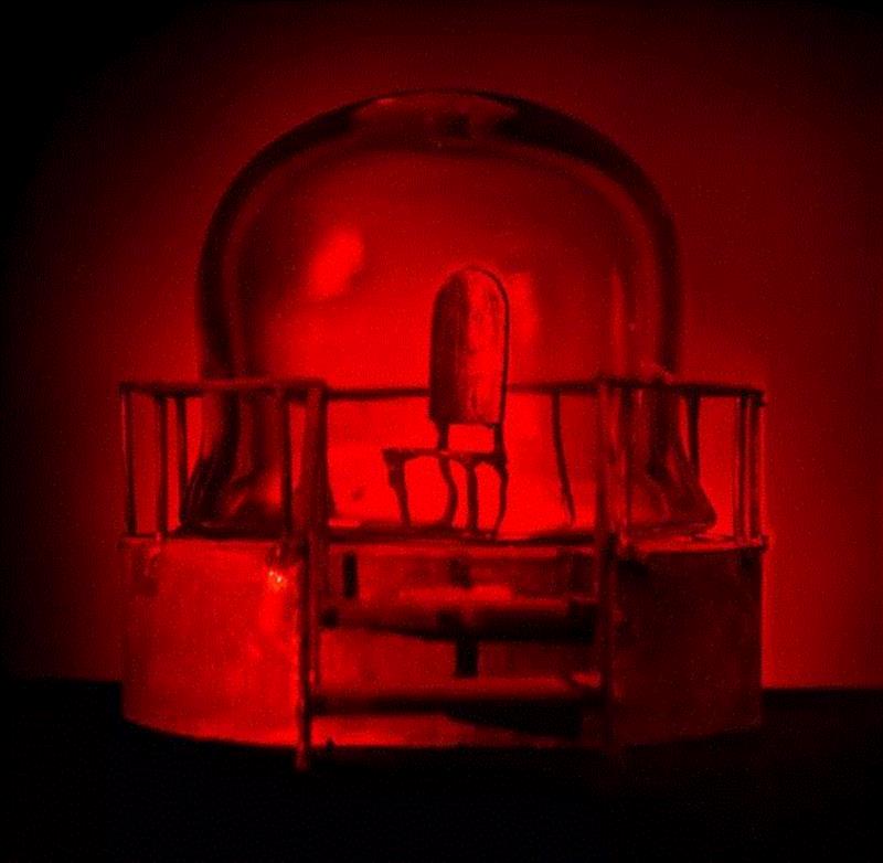 路易丝·布尔乔亚，《无题》，1998-2014，全息影像，33 x 27.9 厘米/ 13