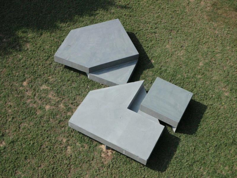 刘可、方琦 /&nbsp;腾挪平面 /&nbsp;四川万源青石 /&nbsp;尺寸可变 /&nbsp