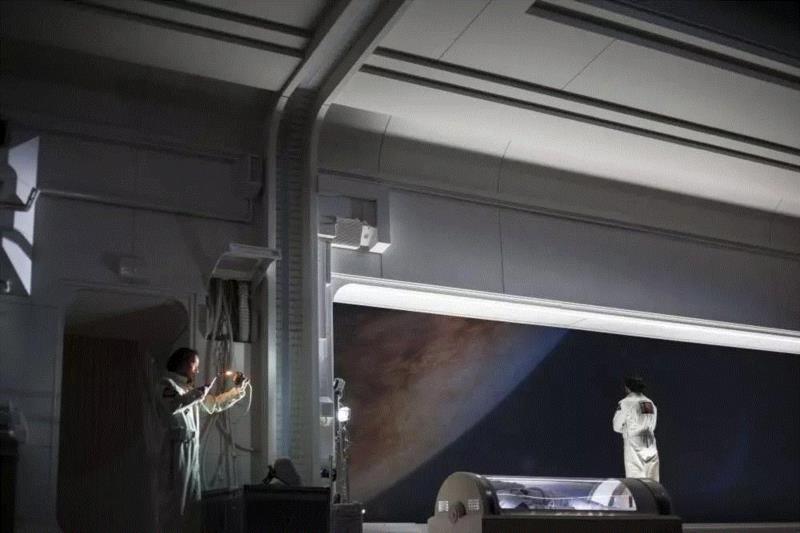 当我们看《流浪地球》的时候,他们已经把星辰宇宙搬上了舞台,舞台,宇宙,流浪地球,星辰,科幻,舞美,设计师,电影,波西米亚人,飞船