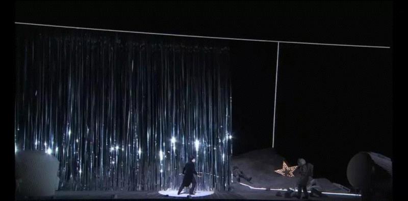 当我们看《流浪地球》的时候,他们已经把星辰宇宙搬上了舞台,舞台,宇宙,流浪地球,星辰,科幻,舞美,设计师,电影,波西米亚人,飞船