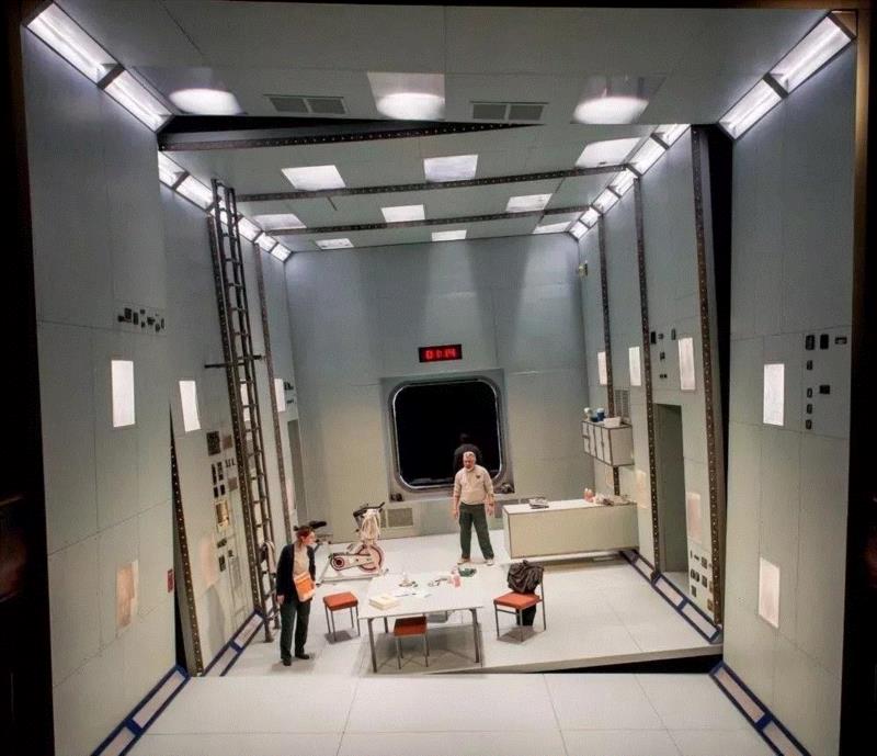 当我们看《流浪地球》的时候,他们已经把星辰宇宙搬上了舞台,舞台,宇宙,流浪地球,星辰,科幻,舞美,设计师,电影,波西米亚人,飞船