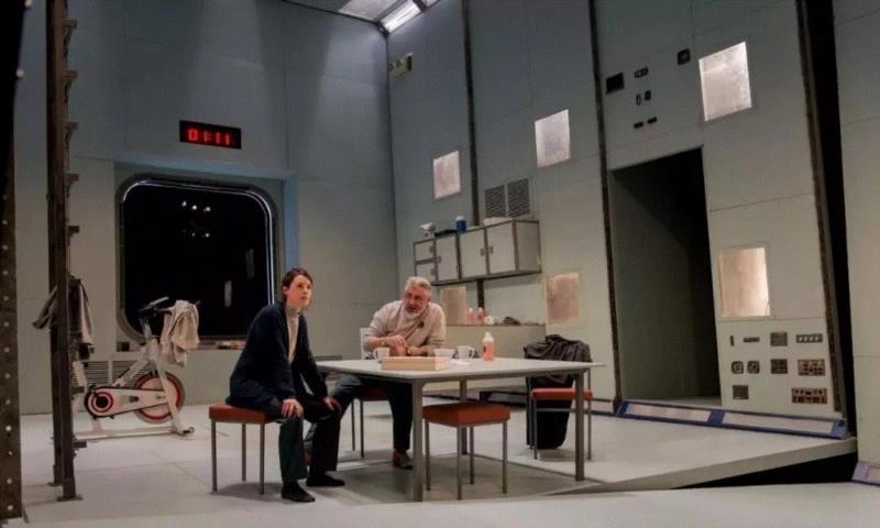 当我们看《流浪地球》的时候,他们已经把星辰宇宙搬上了舞台,舞台,宇宙,流浪地球,星辰,科幻,舞美,设计师,电影,波西米亚人,飞船