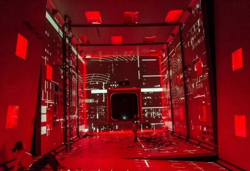 当我们看《流浪地球》的时候,他们已经把星辰宇宙搬上了舞台,舞台,宇宙,流浪地球,星辰,科幻,舞美,设计师,电影,波西米亚人,飞船