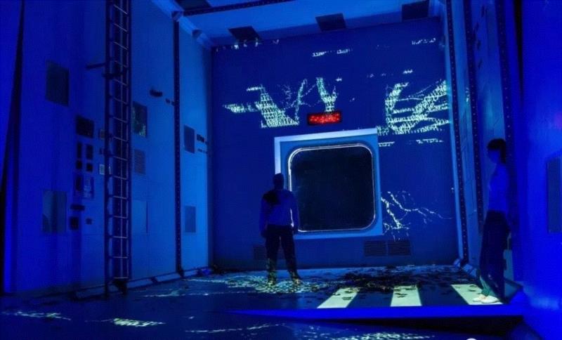 当我们看《流浪地球》的时候,他们已经把星辰宇宙搬上了舞台,舞台,宇宙,流浪地球,星辰,科幻,舞美,设计师,电影,波西米亚人,飞船