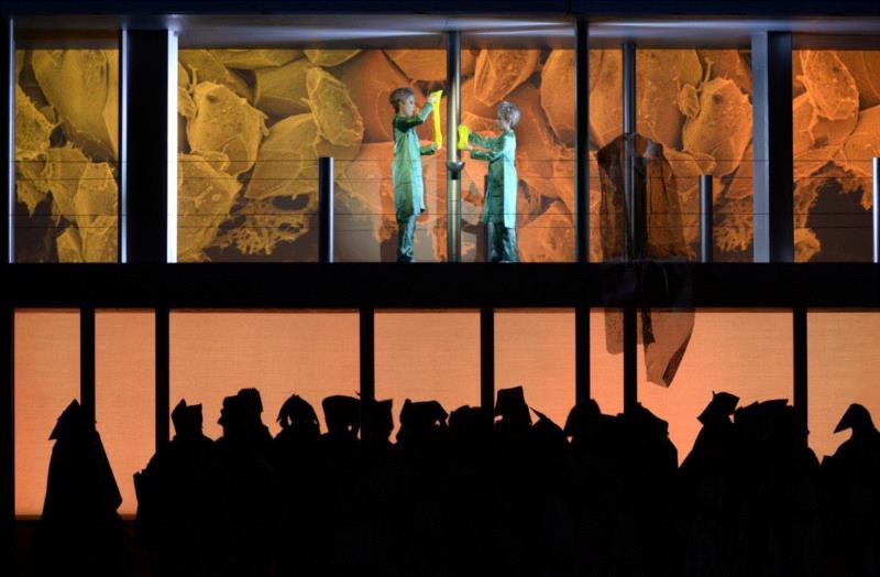 当我们看《流浪地球》的时候,他们已经把星辰宇宙搬上了舞台,舞台,宇宙,流浪地球,星辰,科幻,舞美,设计师,电影,波西米亚人,飞船