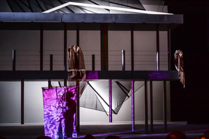 当我们看《流浪地球》的时候,他们已经把星辰宇宙搬上了舞台,舞台,宇宙,流浪地球,星辰,科幻,舞美,设计师,电影,波西米亚人,飞船