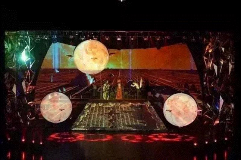 当我们看《流浪地球》的时候,他们已经把星辰宇宙搬上了舞台,舞台,宇宙,流浪地球,星辰,科幻,舞美,设计师,电影,波西米亚人,飞船