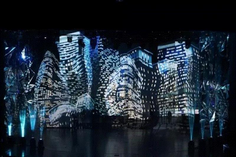 当我们看《流浪地球》的时候,他们已经把星辰宇宙搬上了舞台,舞台,宇宙,流浪地球,星辰,科幻,舞美,设计师,电影,波西米亚人,飞船