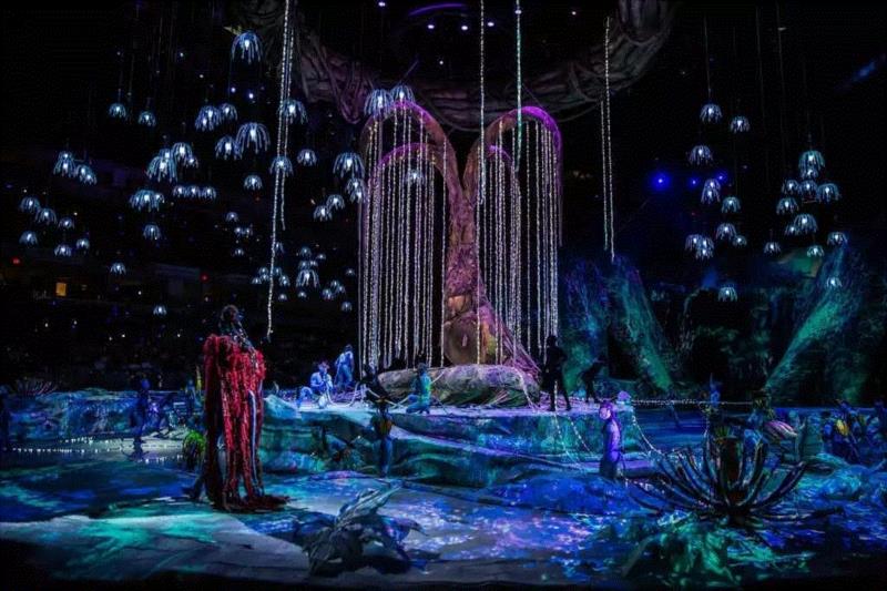 当我们看《流浪地球》的时候,他们已经把星辰宇宙搬上了舞台,舞台,宇宙,流浪地球,星辰,科幻,舞美,设计师,电影,波西米亚人,飞船