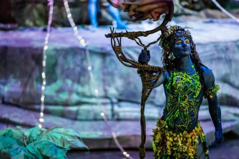 当我们看《流浪地球》的时候,他们已经把星辰宇宙搬上了舞台,舞台,宇宙,流浪地球,星辰,科幻,舞美,设计师,电影,波西米亚人,飞船