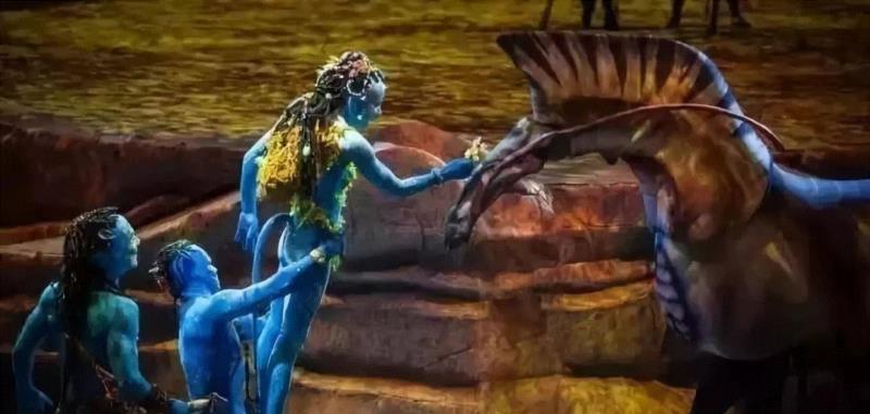 当我们看《流浪地球》的时候,他们已经把星辰宇宙搬上了舞台,舞台,宇宙,流浪地球,星辰,科幻,舞美,设计师,电影,波西米亚人,飞船