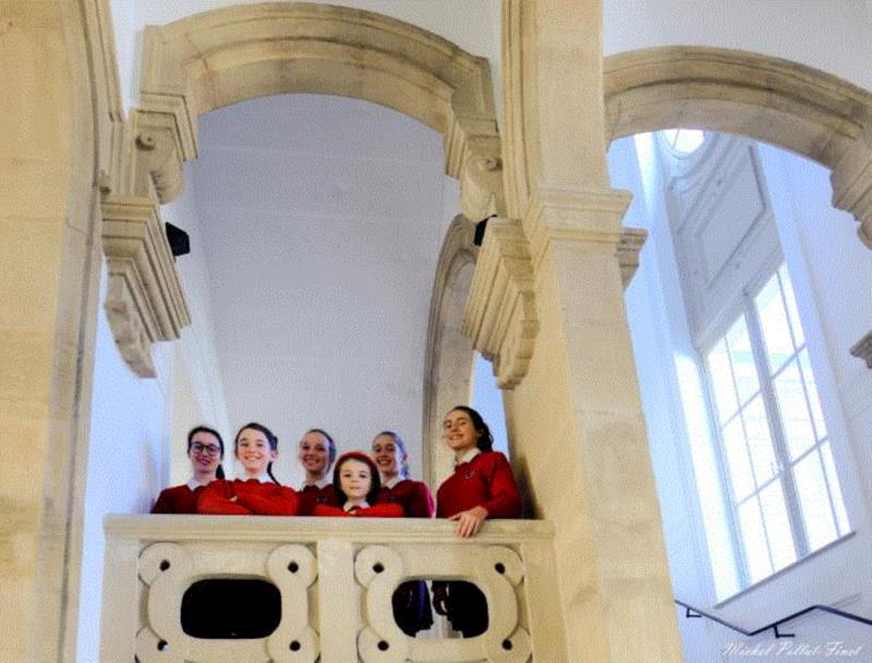 开票丨勃艮第的女童合唱跟当地美酒一样甜,女童,勃艮第,当地,美酒,合唱团,法国,音乐,民歌,儿童,歌剧