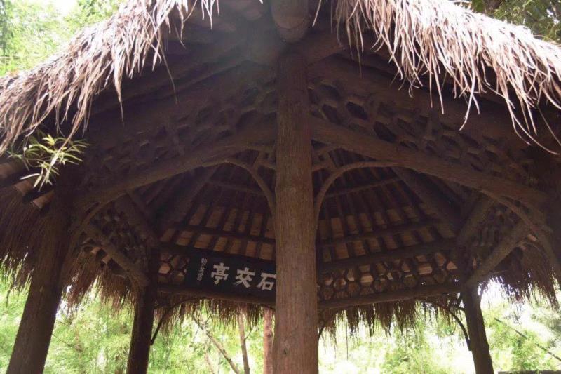 石交亭,社址景观与社藏文物：建筑（三）,景观,建筑,文物,社址,石坊,印社,西泠印社,石交亭,石章,前门