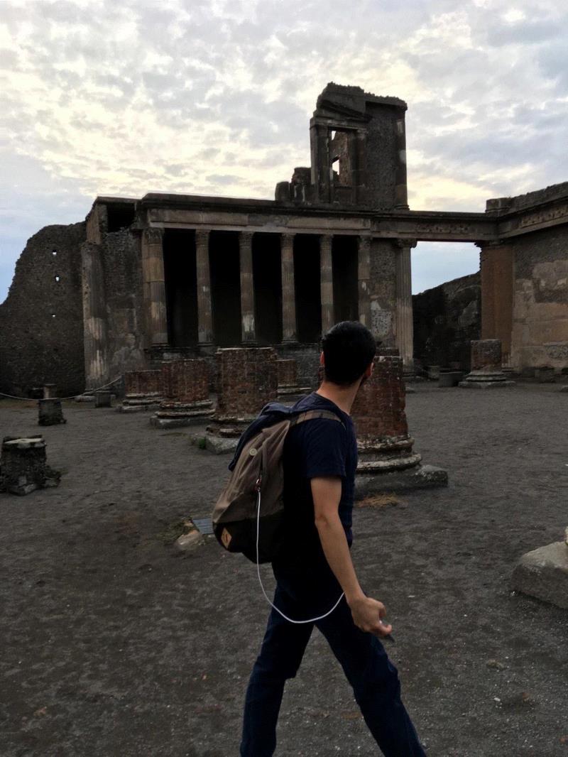 作者：赵荣，职业艺术家，研究方向中国南北朝石窟壁画，中国传统古建筑，现居德国。,我在Museum Rietberg,Museum,文物,木雕,造像,白瓷,彩陶,瓷器,北齐,工艺,陶器