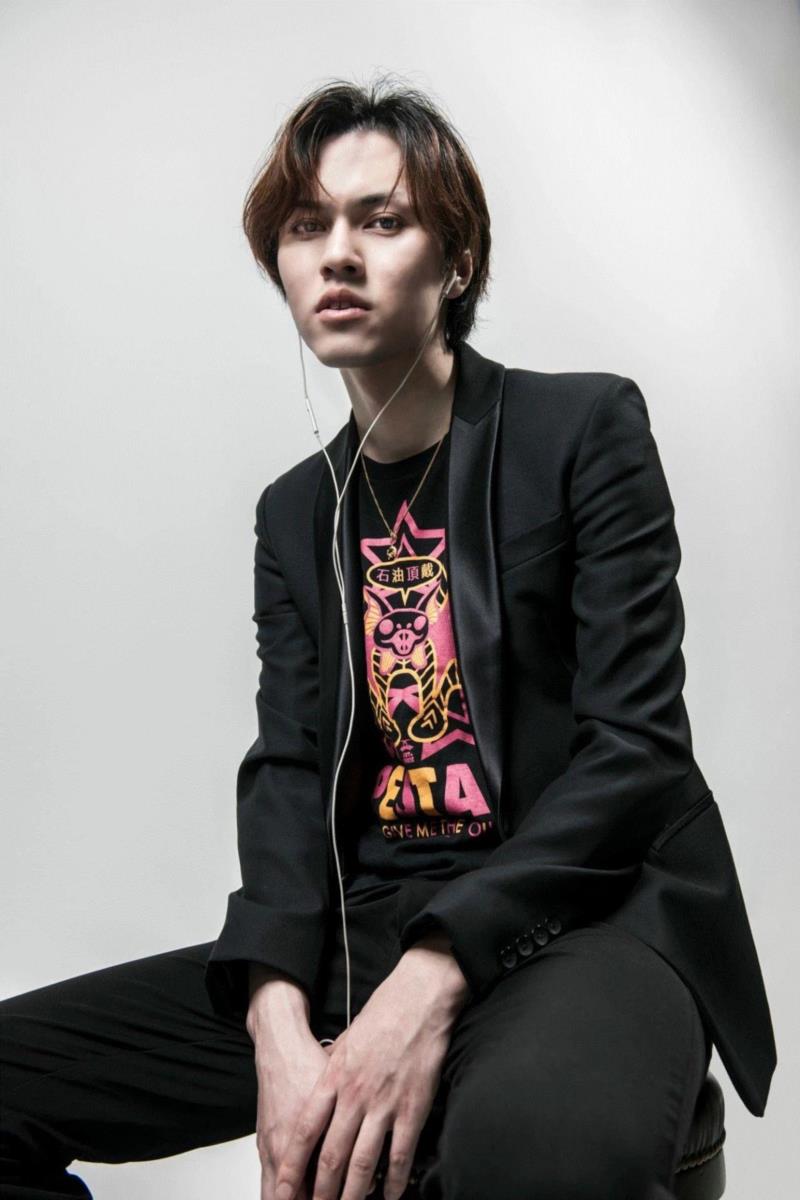 蜂巢评论｜论宇宙洪荒，及宅男爆炸的破坏力,蜂巢,宇宙,洪荒,宅男,破坏力,龚旭,深圳,材料,青年,丙烯