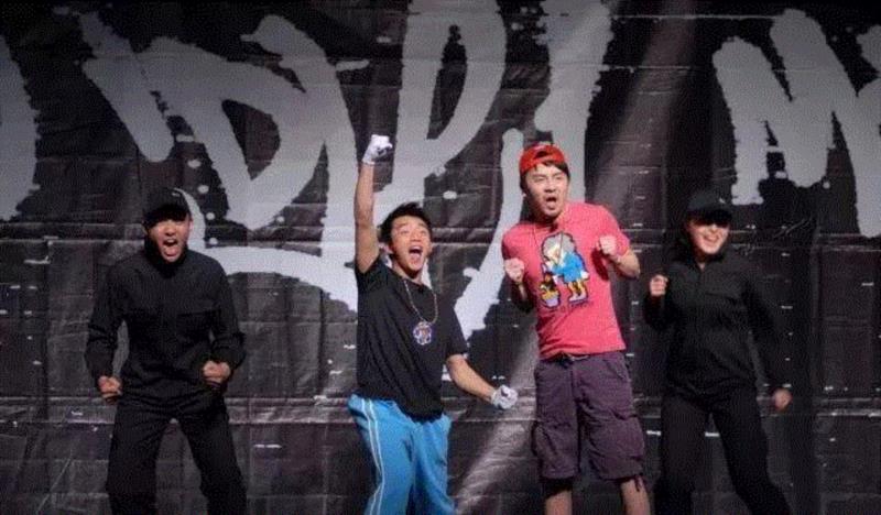 预约开启 | 宁浩×宁财神×何念,这部话剧比《疯狂的外星人》还疯狂,宁浩,话剧,宁财神,何念,疯狂的外星人,电影,导演,黄渤,喜剧,赛车