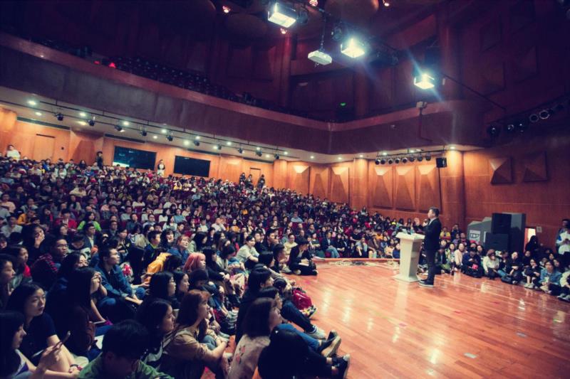 湖北美术馆2019新春致辞,湖北美术馆,新春,雕塑,艺术展,民间,寓言,长江,刘政德,志愿者,版画