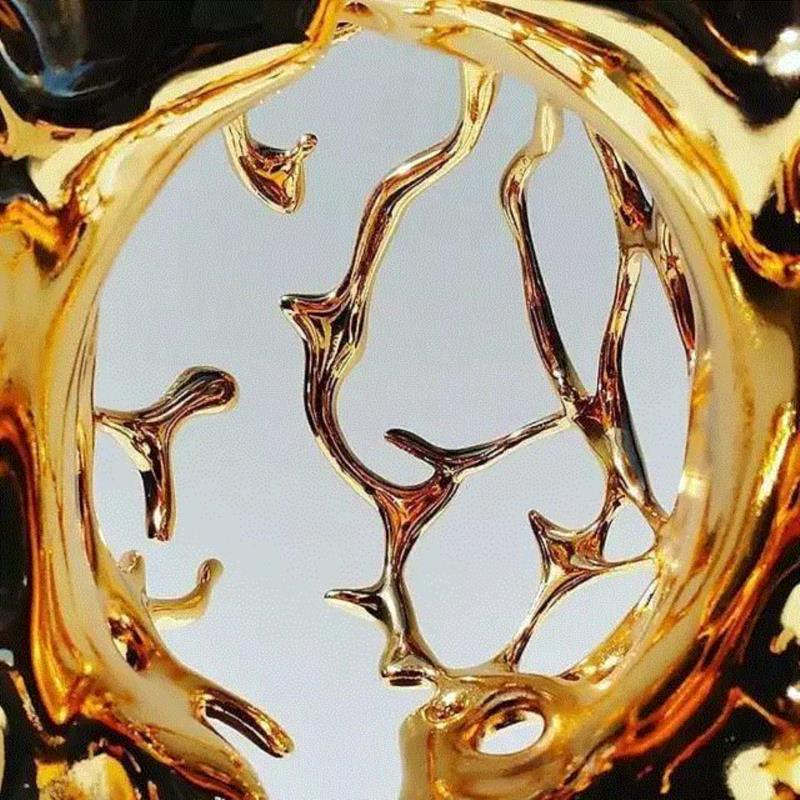 雕塑丨坚硬的金属如水一般坠地,雕塑,金属,上方,右上,Gifre,水性,旧金山,马德里,Plaza,Espa