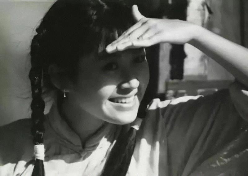 △电影《边走边唱》（1991）,50岁许晴刷屏：岁月于她，不添风霜，只添风情,风霜,许晴,风情,电影,爱情,顾香兰,电视剧,任盈盈,少女,身上