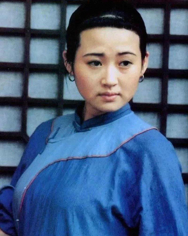 △电影《狂》中饰演蔡大嫂,50岁许晴刷屏：岁月于她，不添风霜，只添风情,风霜,许晴,风情,电影,爱情,顾香兰,电视剧,任盈盈,少女,身上