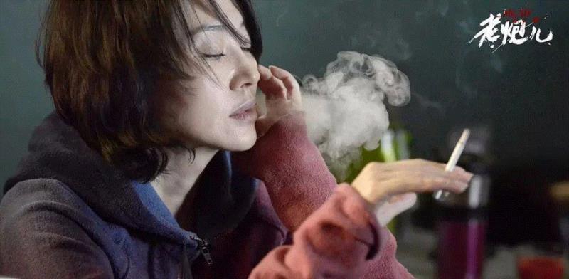 △电影《老炮儿》许晴剧照,50岁许晴刷屏：岁月于她，不添风霜，只添风情,风霜,许晴,风情,电影,爱情,顾香兰,电视剧,任盈盈,少女,身上