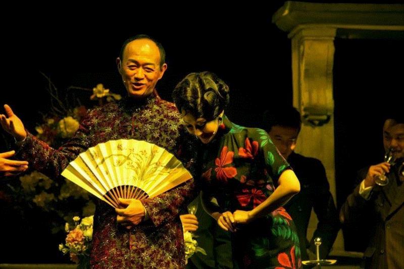 △话剧《如梦之梦》,50岁许晴刷屏：岁月于她，不添风霜，只添风情,风霜,许晴,风情,电影,爱情,顾香兰,电视剧,任盈盈,少女,身上