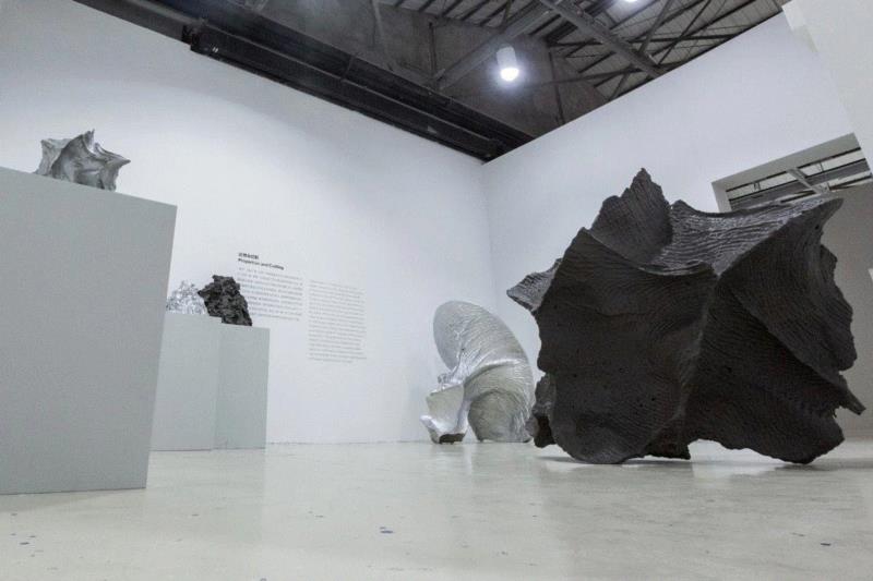 【园区空间】[ OCAT深圳馆 | 开幕回顾 ] “体系”：隋建国 2008-2018,隋建国,深圳馆,策展人,OCAT,雕塑,崔灿灿,展间,双年展,理论,阶段性