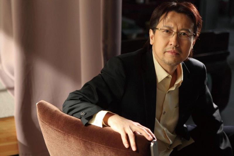 hiart space | 李贵君和他笔下的都市女孩,李贵君,space,都市女孩,油画,绘画,新古典主义,灵性,深圳,人物,符号