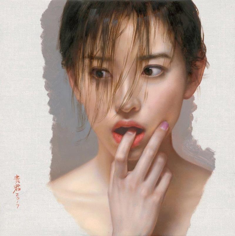 李贵君 《专注》 2017 布面油画 35x35cm,hiart space | 李贵君和他笔下的都市女孩,李贵君,space,都市女孩,油画,绘画,新古典主义,灵性,深圳,人物,符号