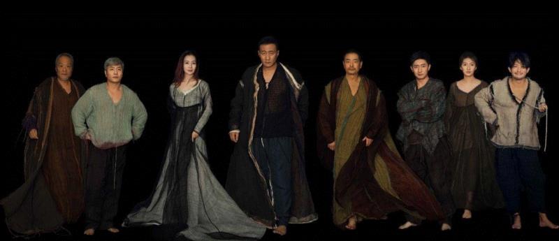 今晚 |  大咖版《哈姆雷特》沪上首演，追溯莎翁400年经典,哈姆雷特,大咖版,沪上,莎翁,莎士比亚,导演,李六乙,胡军,舞台,卢芳