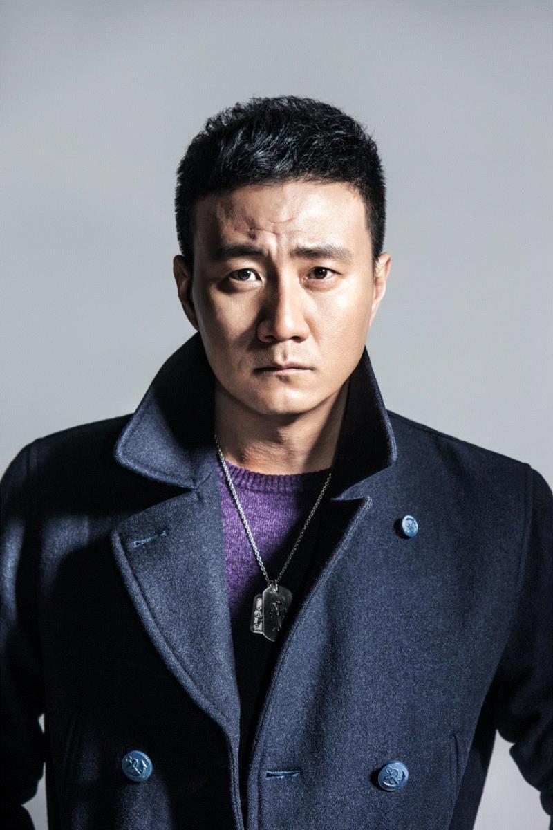 今晚 |  大咖版《哈姆雷特》沪上首演，追溯莎翁400年经典,哈姆雷特,大咖版,沪上,莎翁,莎士比亚,导演,李六乙,胡军,舞台,卢芳