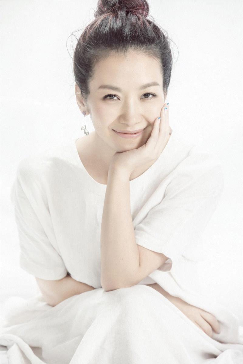 今晚 |  大咖版《哈姆雷特》沪上首演，追溯莎翁400年经典,哈姆雷特,大咖版,沪上,莎翁,莎士比亚,导演,李六乙,胡军,舞台,卢芳