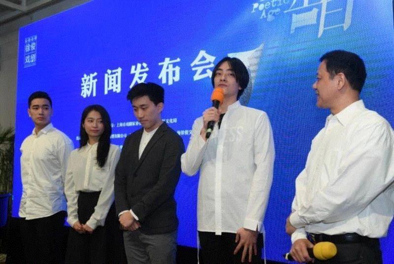 写封情书给80年代的上海丨诗情话剧《漫长的告白》,话剧,诗情,情书,漫长的告白,傅踢踢,导演,徐俊,戏剧,演员,大鼻子情圣