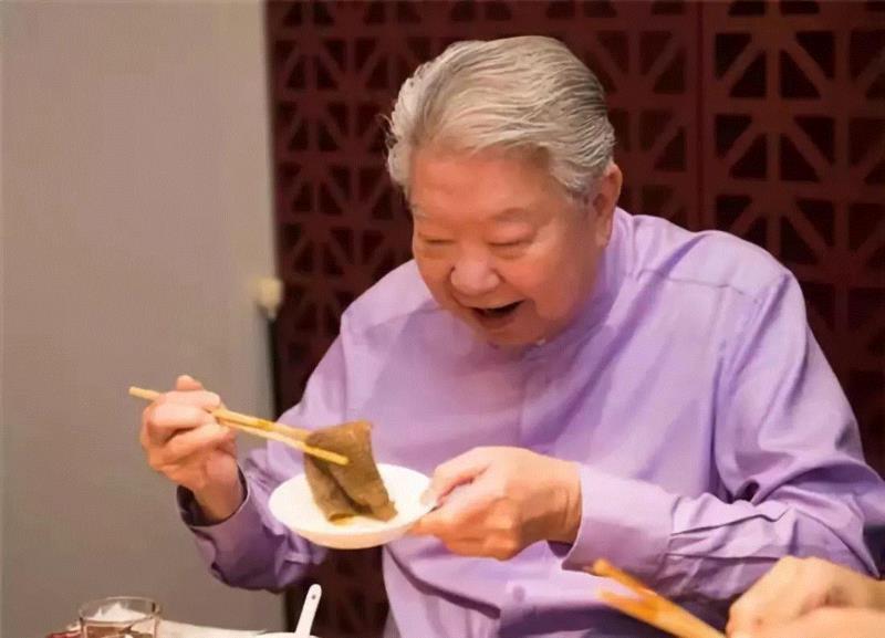 人物 ▎逗乐万千网友的他，靠吃喝玩乐成为活得最明白的中国人,人物,蔡澜,电影,美食,才子,金庸,香港,火腿,豆腐,餐厅