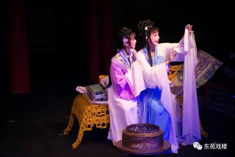 同时这次全部启用了“第十代”越剧新秀，一股青春气息强势来袭，以最年轻一代越剧人的整体风貌来传承和致敬