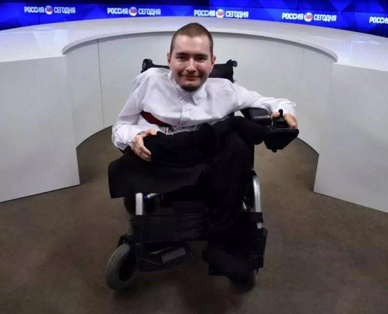 瓦列里·斯皮里多诺夫志愿成为试验患者。图源:Yuri Kadobnov为AFP/Getty Imag