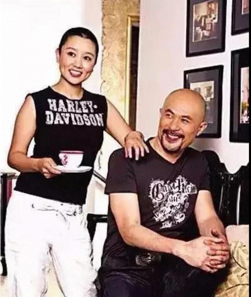 ▲徐锦江夫妇,徐锦江：一个彻底颠覆我印象的男人,徐锦江,演员,雷神,娱乐圈,绘画,女孩,电影,鳌拜,香港,儿子