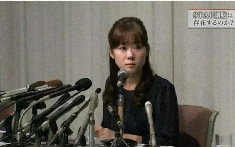 日本“学术女神”形象崩塌,草间弥生和村上隆联展，竟无一件真品！草间弥生真怒了……,草间弥生,村上隆,真品,论文,黄禹锡,日本,教授,文物,教育部,小保方晴子