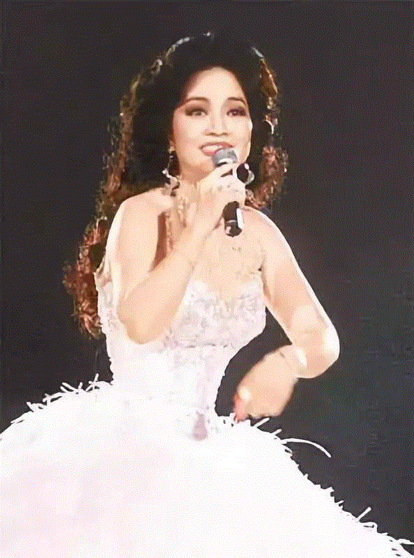 ▲徐小凤,总有一首经典粤语老歌，听了20年，还是泪流满面······,粤语,老歌,歌曲,这首歌,邓丽君,徐小凤,歌词,曼德拉,光辉岁月,情怀