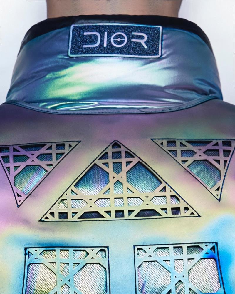 可能只会在这一季出现的DIOR X 空山基,评论|世界在召唤新的New Look，你感知了吗？,Look,迪奥,Kim,品牌,空山基,DIOR,时装,设计师,日本,东京