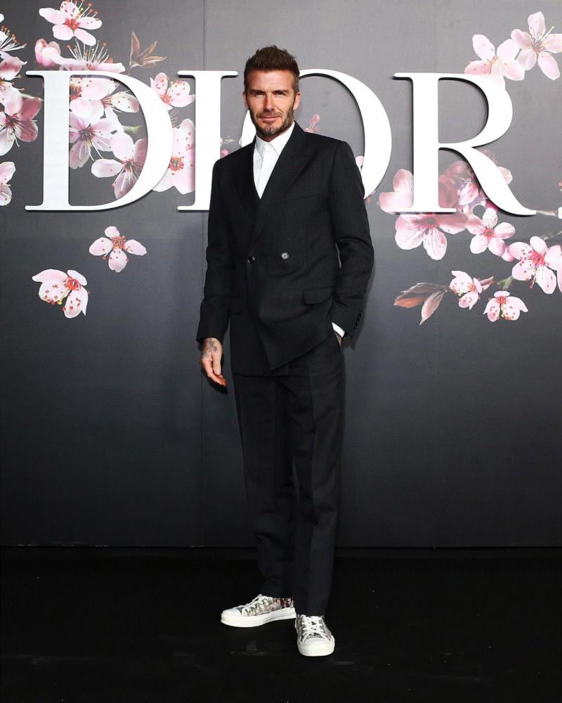 Kim的挚友，传奇球星贝克汉姆也光临DIOR MEN东京秀,评论|世界在召唤新的New Look，你感知了吗？,Look,迪奥,Kim,品牌,空山基,DIOR,时装,设计师,日本,东京