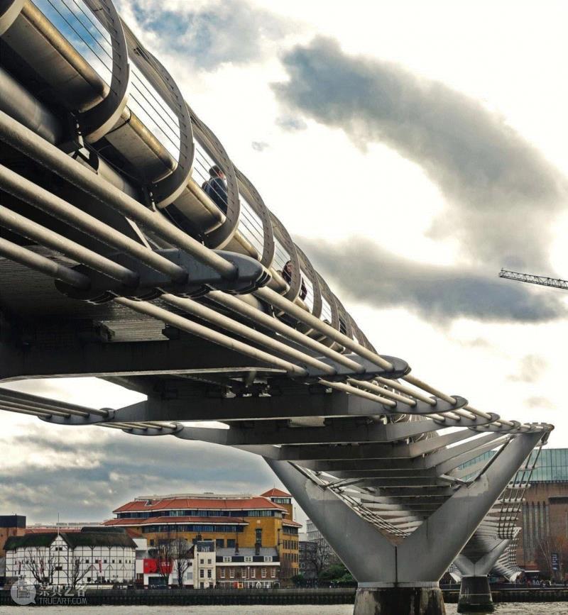 千禧桥（Millennium Bridge），伦敦,当雕塑遇上建筑，就有了什么是“城市雕塑”什么是“雕塑”的讨论 | Anthony Caro,雕塑,建筑,Caro,Foster,建筑师,安东尼,卡罗,工作方式,雕塑家,福斯特