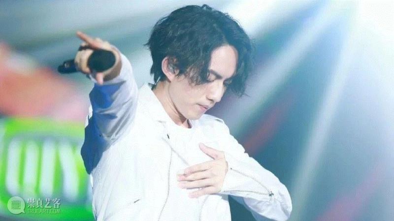 他为刘若英创作《后来》，是S.H.E的御用作词，也是华语乐坛的金字招牌,刘若英,华语,乐坛,金字招牌,施人诚,林宥嘉,歌手,音乐,田馥甄,演唱会